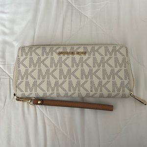 Michael Kors wristlet
